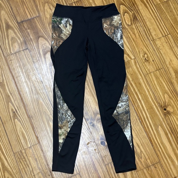 Magellan Outdoors Women’s Size Small Hunt Gear Black and Camo Leggings - Picture 1 of 3